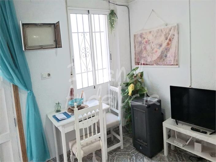 Image No.6-2 Bed House for sale