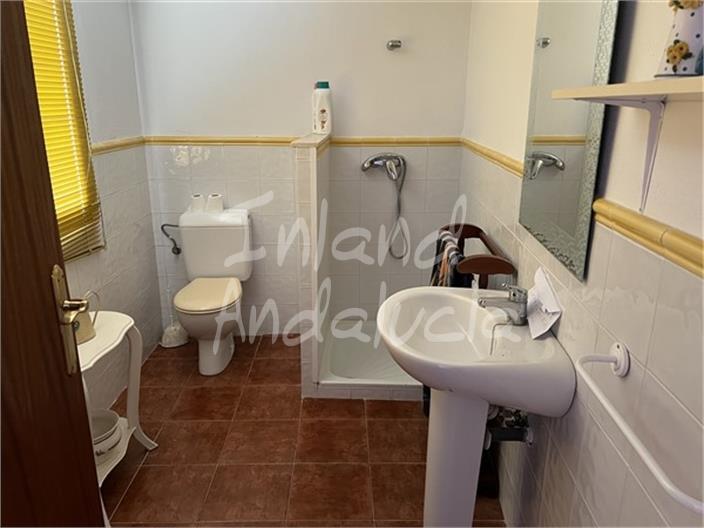 Image No.15-6 Bed House for sale