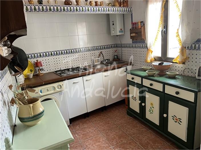 Image No.8-6 Bed House for sale