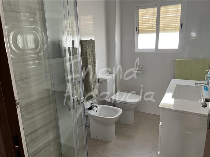 Image No.11-3 Bed House for sale