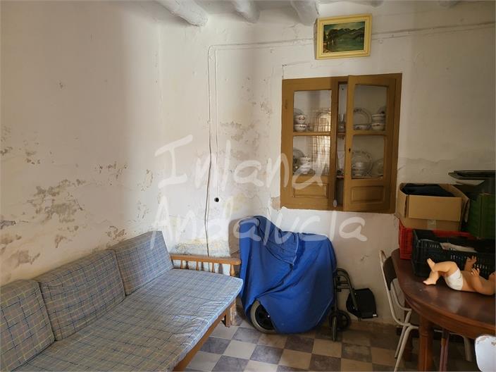 Image No.12-2 Bed House for sale