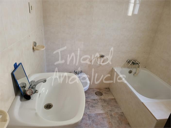 Image No.15-2 Bed House for sale