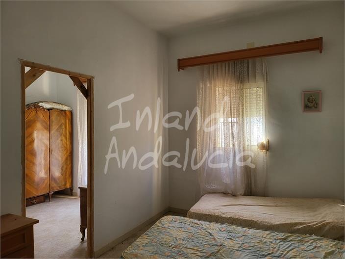 Image No.9-2 Bed House for sale