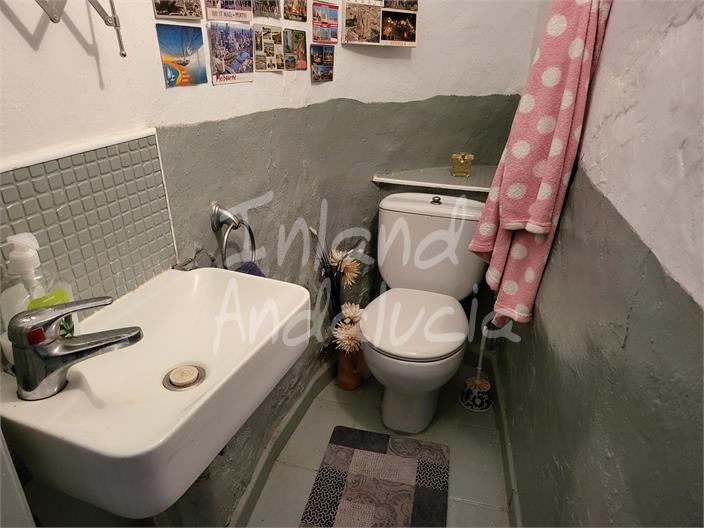 Image No.12-1 Bed House for sale