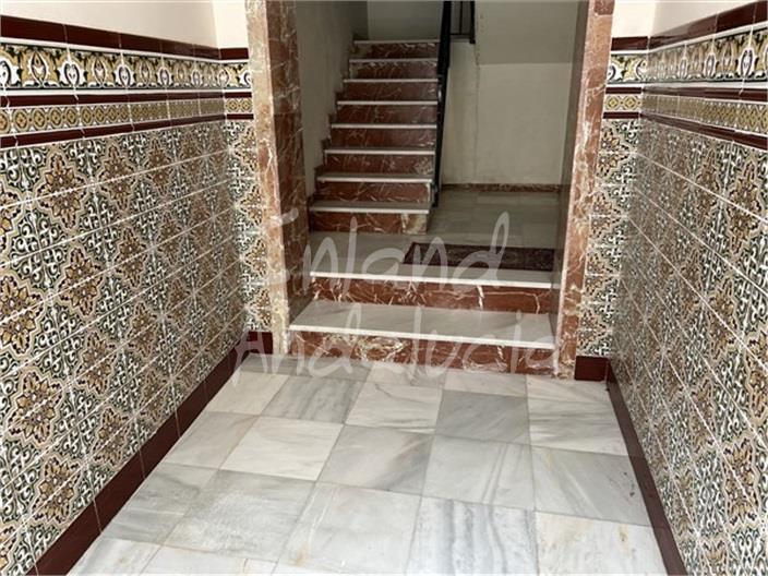 Image No.15-6 Bed Property for sale