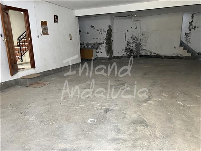 Image No.16-6 Bed Property for sale