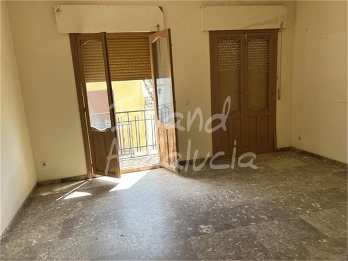 Image No.4-6 Bed Property for sale