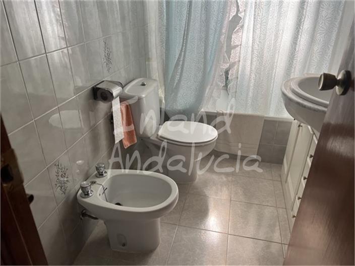 Image No.8-3 Bed House for sale