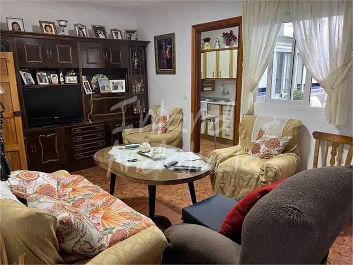 Image No.6-5 Bed House for sale