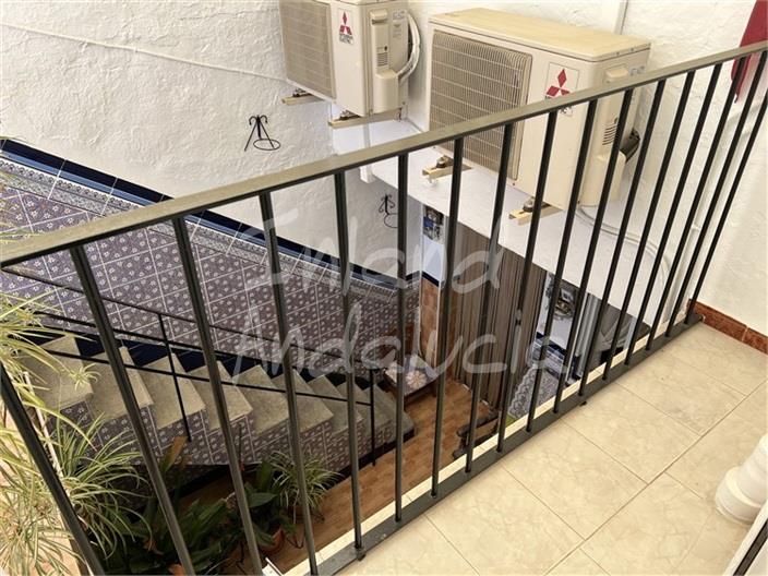 Image No.7-5 Bed House for sale