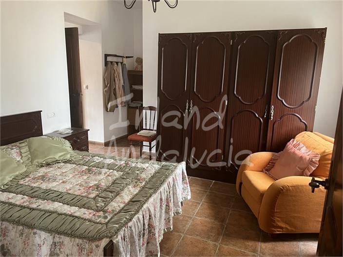 Image No.12-5 Bed House for sale