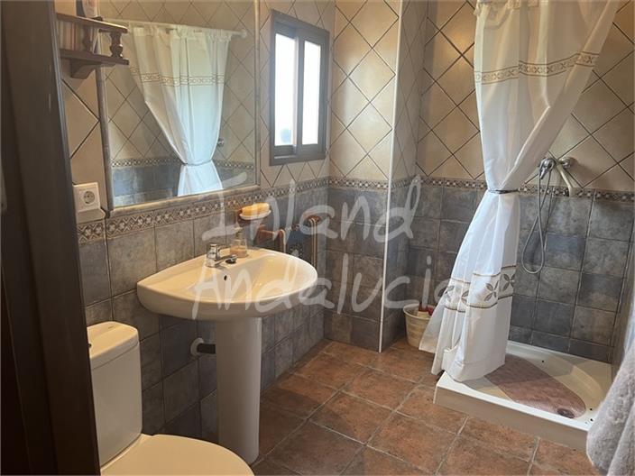 Image No.17-5 Bed House for sale