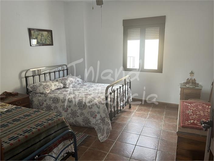 Image No.8-5 Bed House for sale