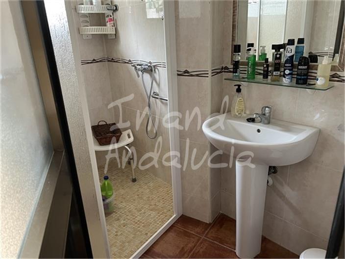 Image No.10-2 Bed House for sale