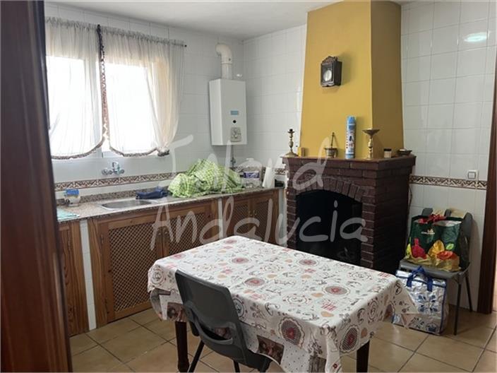 Image No.16-4 Bed Farmhouse for sale