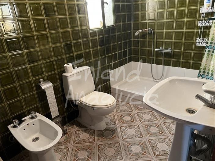 Image No.8-5 Bed House for sale