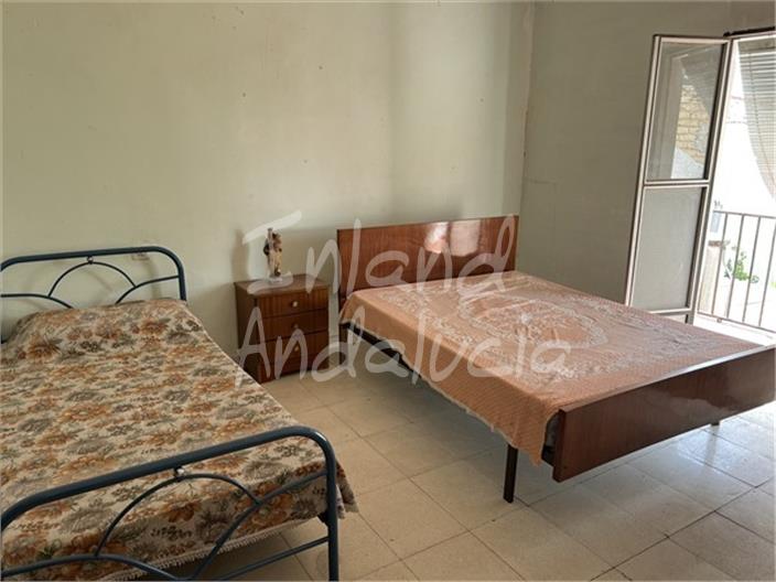 Image No.11-3 Bed House for sale