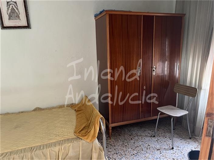 Image No.10-3 Bed House for sale