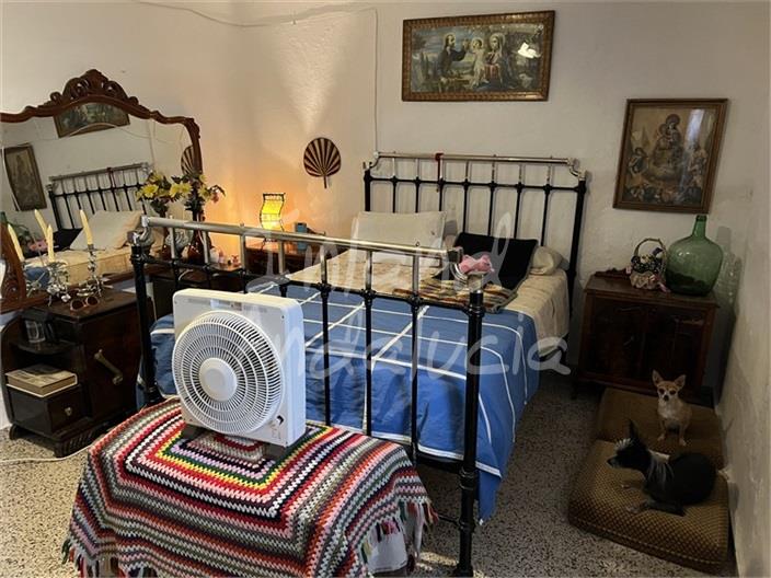 Image No.15-4 Bed Farmhouse for sale