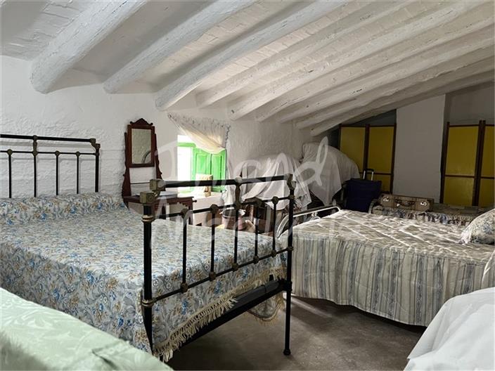 Image No.16-4 Bed Farmhouse for sale