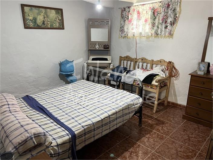 Image No.17-4 Bed Farmhouse for sale