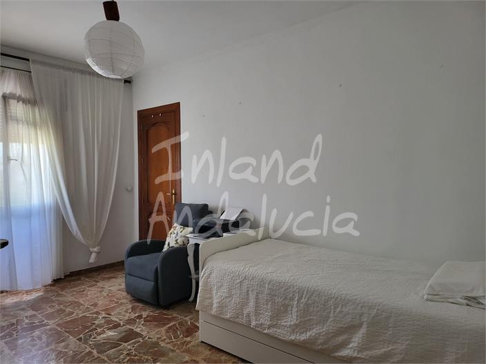 Image No.12-5 Bed House for sale