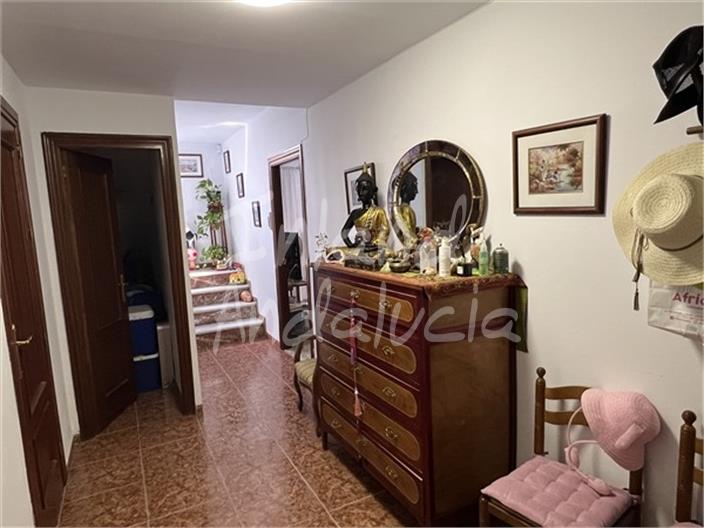 Image No.17-4 Bed House for sale