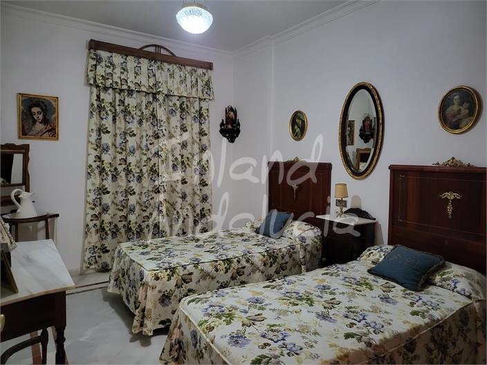 Image No.14-5 Bed House for sale