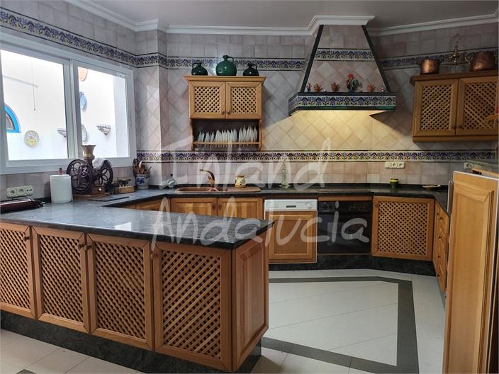 Image No.5-5 Bed House for sale