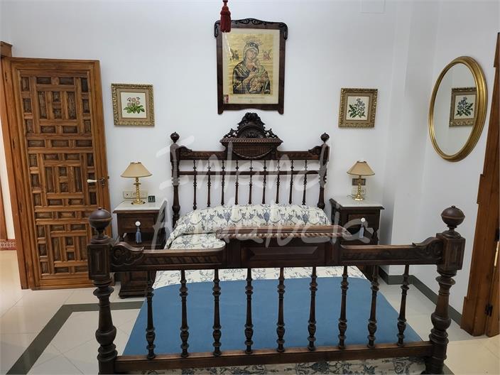 Image No.6-5 Bed House for sale