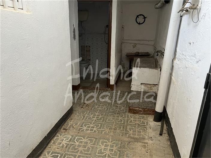 Image No.6-3 Bed House for sale