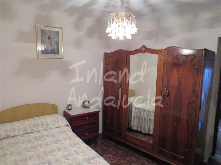 Image No.9-4 Bed House for sale