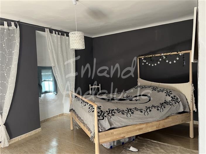 Image No.8-3 Bed House for sale