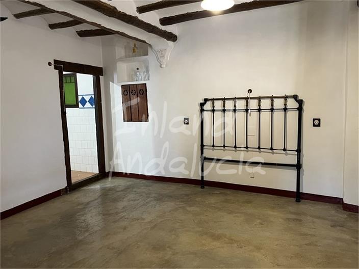 Image No.11-4 Bed House for sale