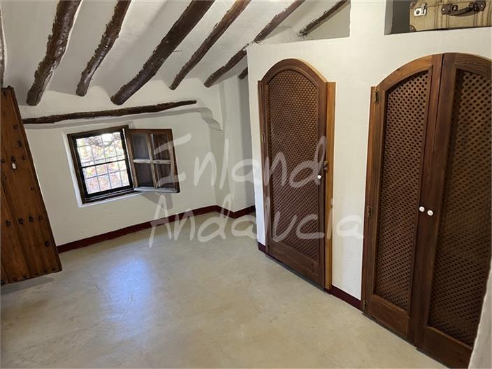 Image No.13-4 Bed House for sale