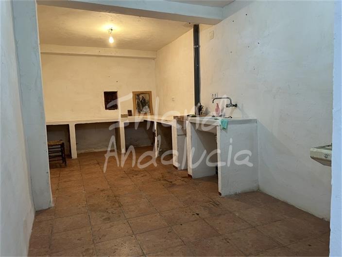 Image No.17-4 Bed House for sale
