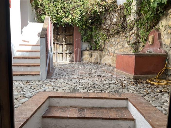 Image No.6-4 Bed House for sale