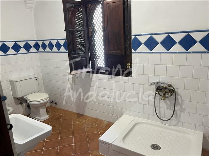 Image No.10-4 Bed House for sale