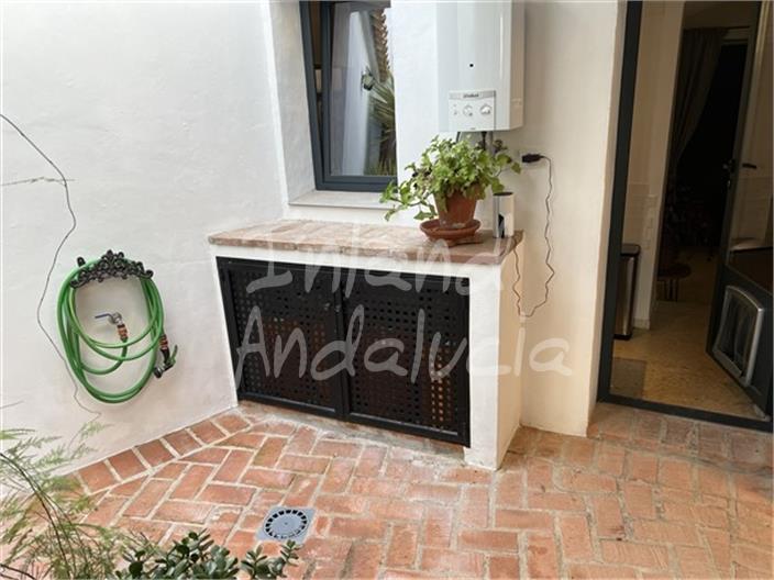 Image No.17-4 Bed House for sale