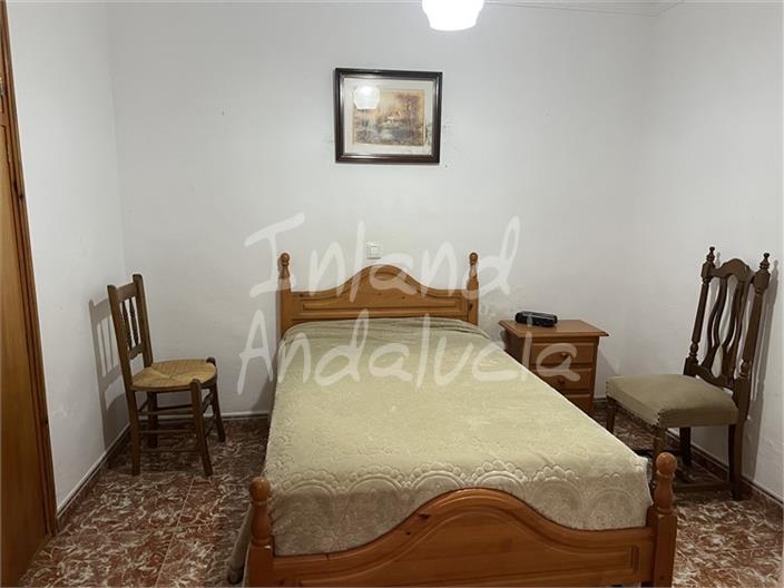 Image No.12-5 Bed House for sale