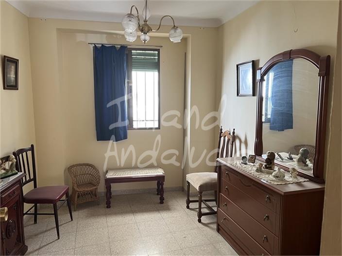 Image No.16-5 Bed House for sale