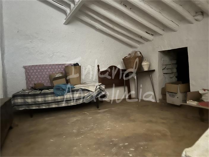 Image No.17-5 Bed House for sale