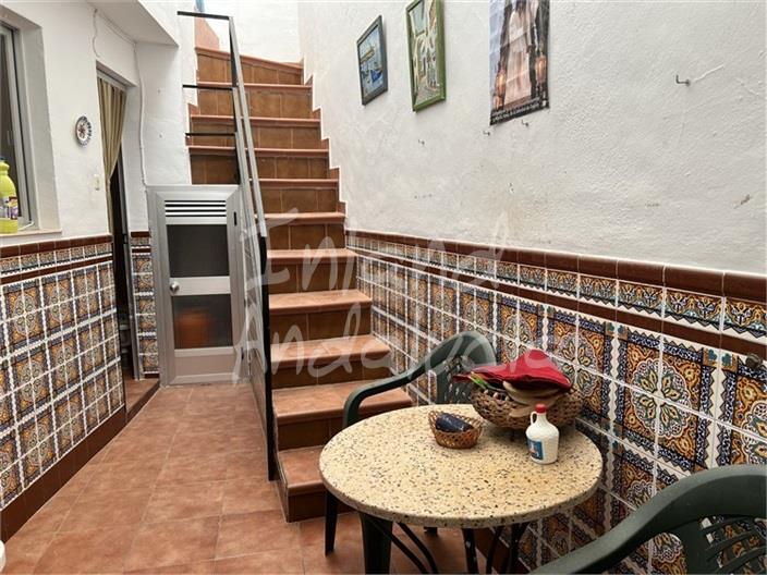 Image No.4-5 Bed House for sale