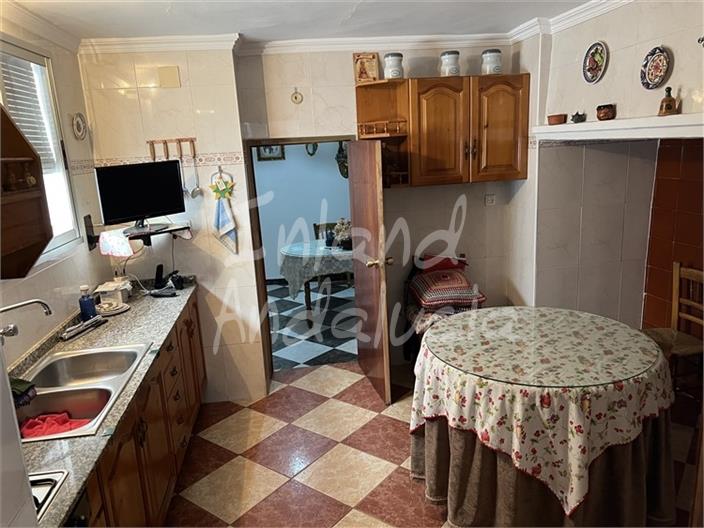 Image No.4-6 Bed House for sale