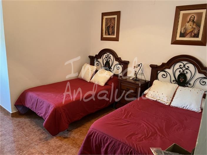 Image No.12-4 Bed House for sale