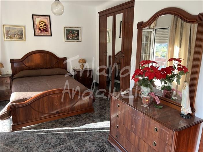 Image No.15-4 Bed House for sale