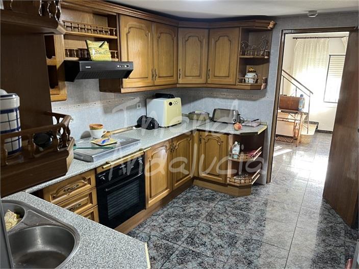 Image No.8-4 Bed House for sale