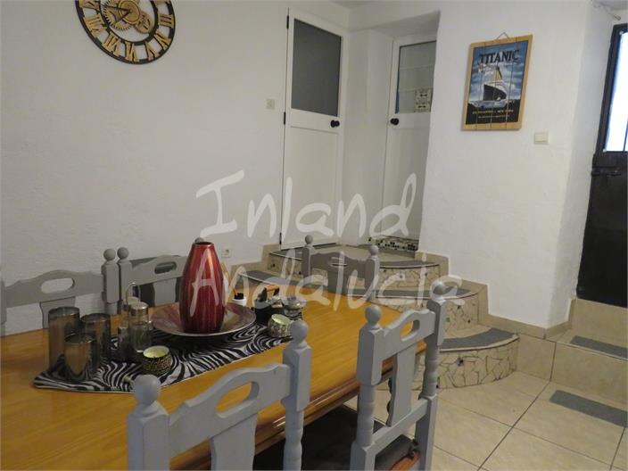 Image No.8-3 Bed House for sale