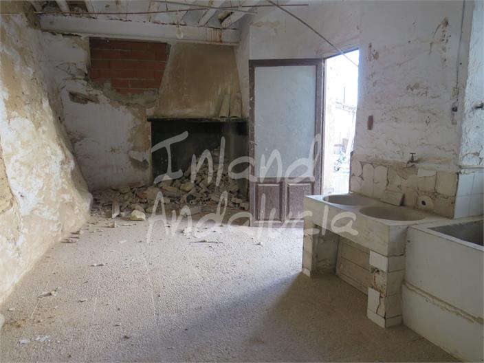 Image No.6-10 Bed House for sale