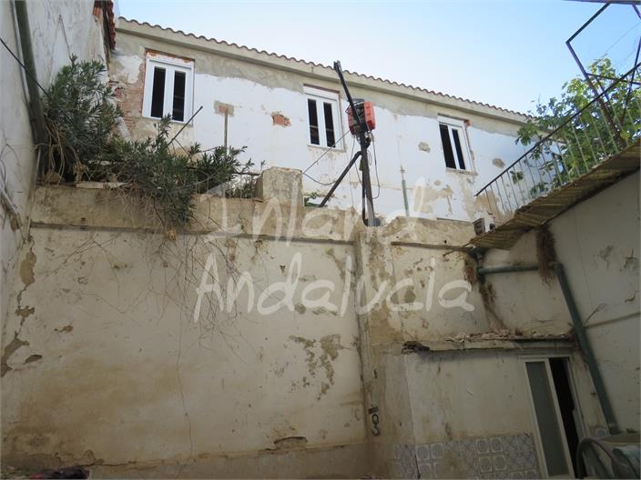 Image No.7-10 Bed House for sale